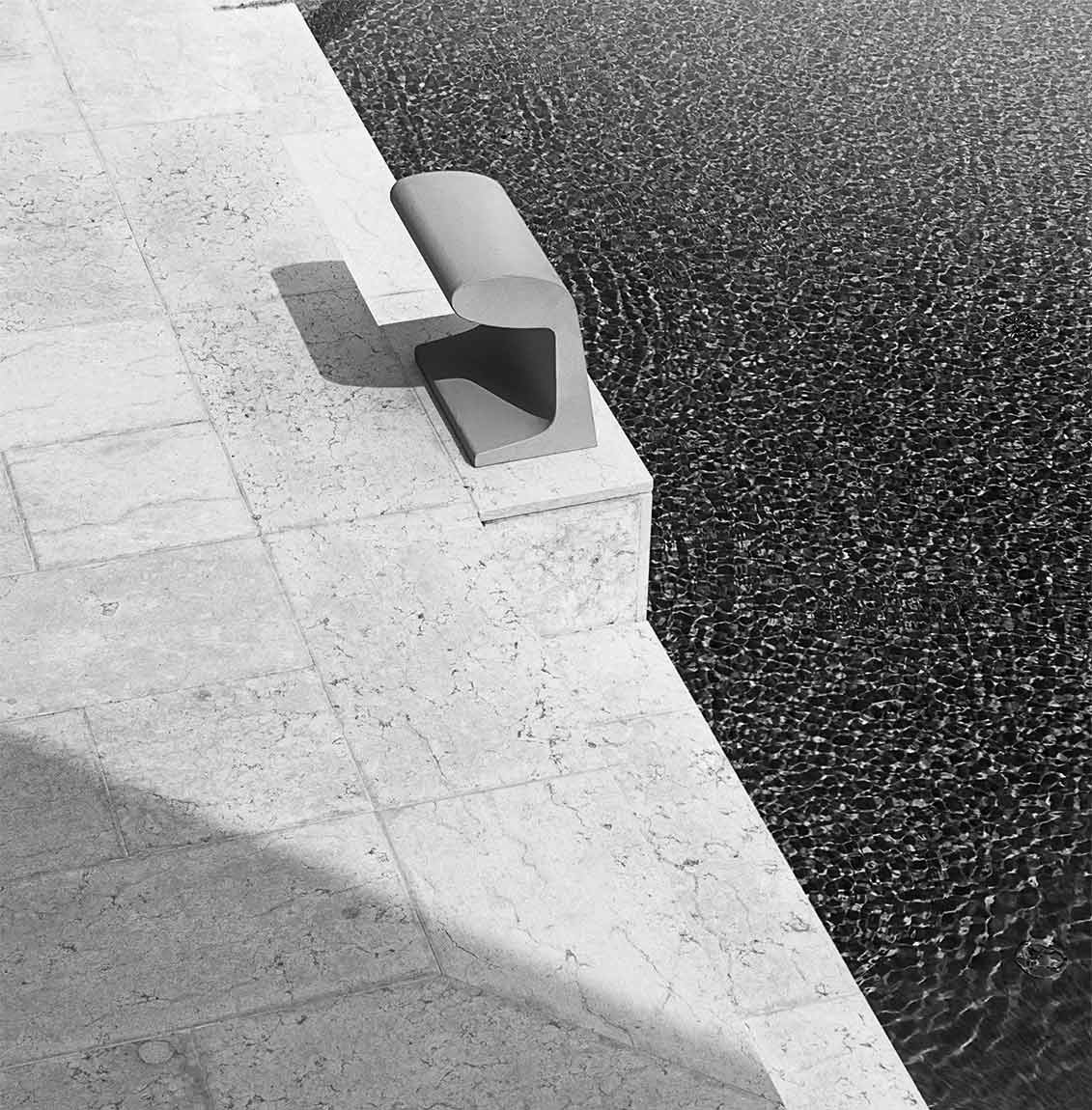 Borne Béton Grande Floor Lamp