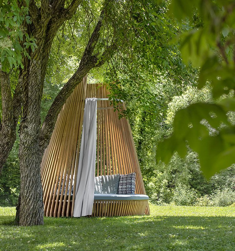 Hut Lounge Bed