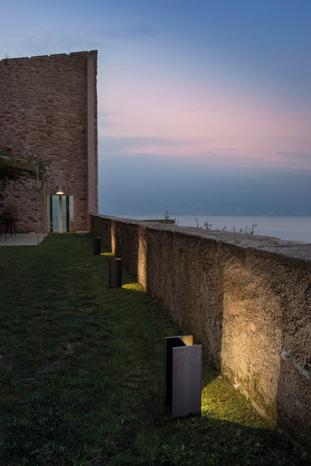 Mais Plus Que Cela Je Ne Peux Pas Outdoor Light