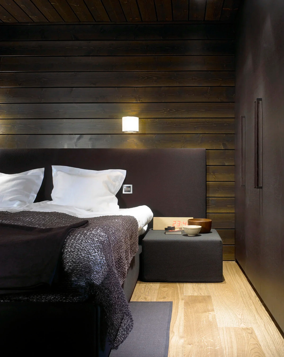 Quilted bed headboard